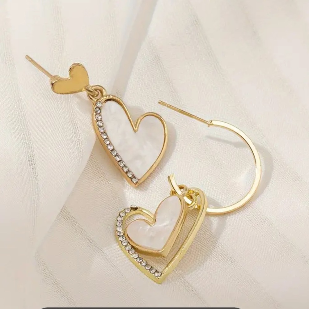 NWT set of heart/Valentines Day earrings